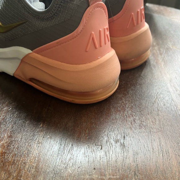 Nike Air Max Motion 2- women’s- size 8 - Picture 13 of 15
